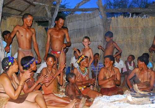 Дикие-племена-Африки-их-обычаи-Бушмены-1