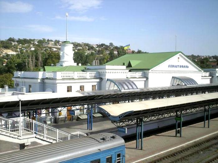Современный железнодорожный вокзал