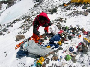 Эверест закрывают от публики фото