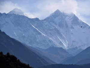 Эверест за стеной Нупцзе фото