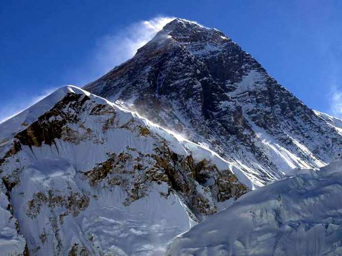 Гора восьмитысячник Эверест