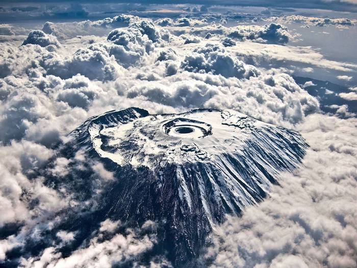 Килиманджаро в облаках