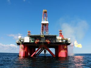 Нефтяные платформы в Охотском море