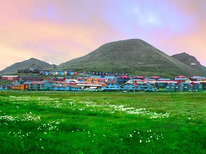 Тундра Свальбарда весной