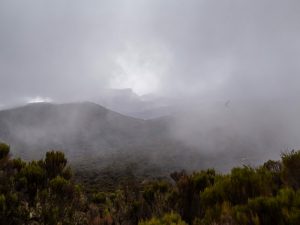 Килиманджаро в облаках фото