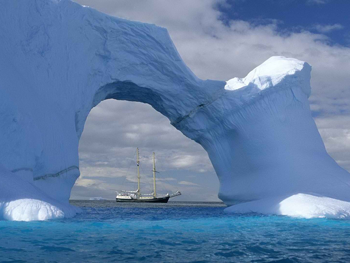 Корабль и айсберг