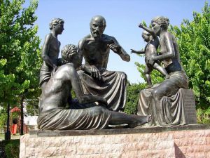 Памятник Гиппократу
