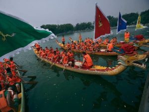 Фестиваль лодок-драконов фото