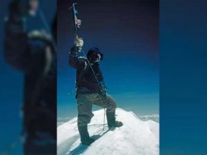 Кто первым покорил Эверест фото