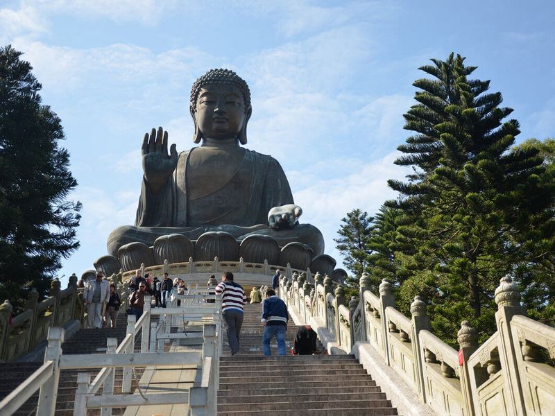 Бронзовая статуя Будды